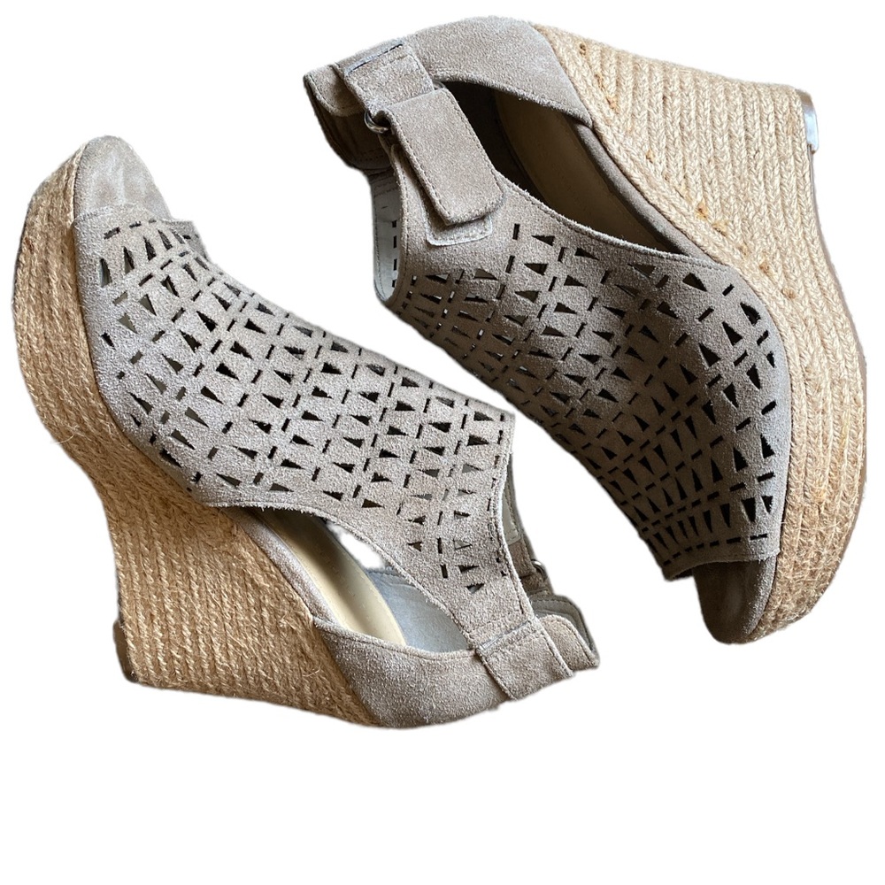 Marc Fisher Helina Platform Peep-Toe Wedge Sandals Taupe Women’s Size 9 - Picture 3 of 9